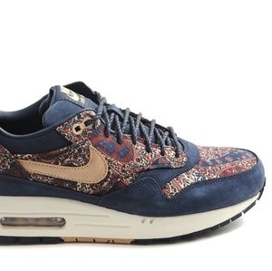 Womens size 7 Nike air liberty. Great